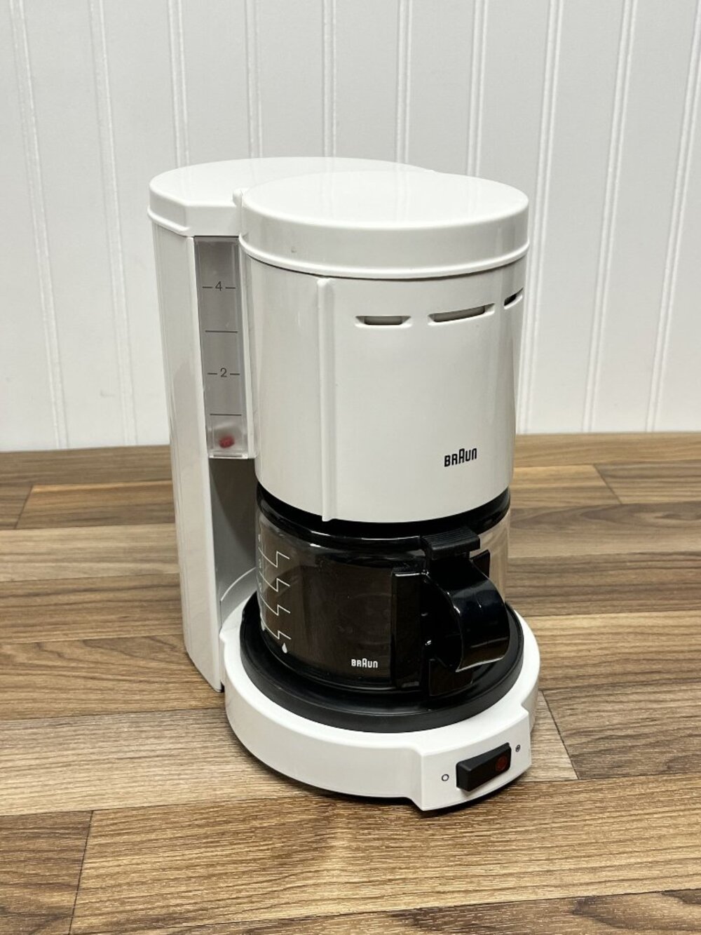 BRAUN Aromaster 4-cup Coffee Maker White 3075 KF12 w/ Carafe
